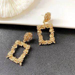 Women's earrings